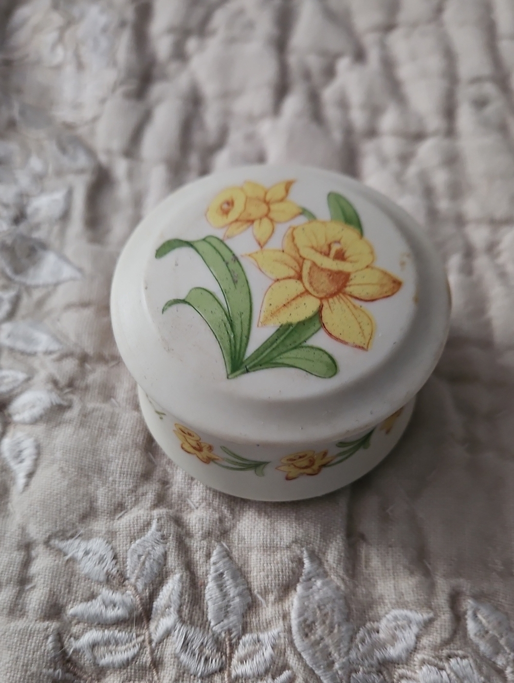 Lenox White Antique Ivory Daffodil Trinket Box